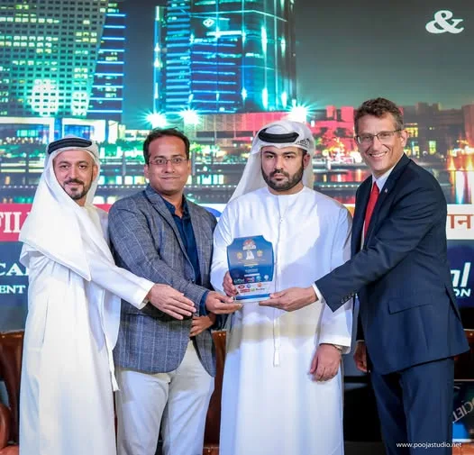 Anil Diggiwal receiving the Innovation in Information Technology 2022 award at the Dubai-India Business Conference
